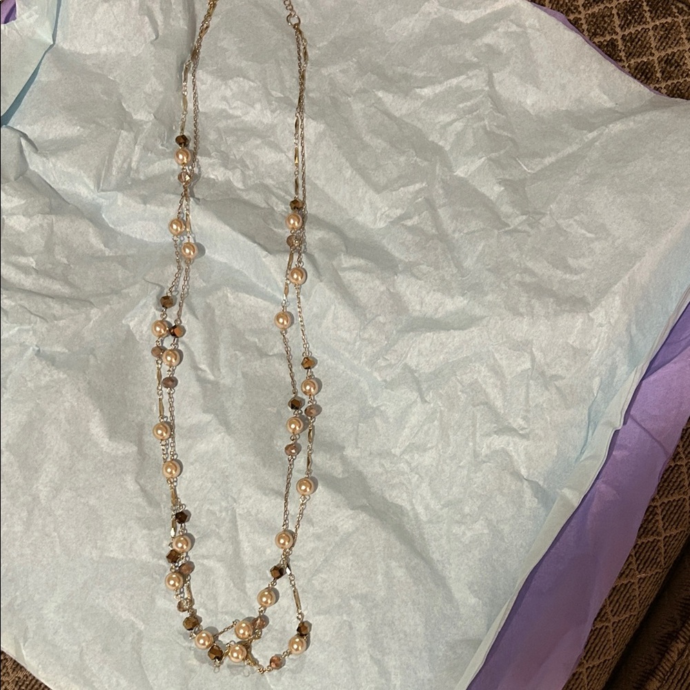 Ann Taylor Elegant Pearl and Bead Necklace